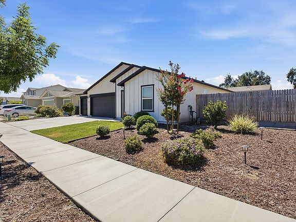 3rd image of 913 E Elkhorn Avenue