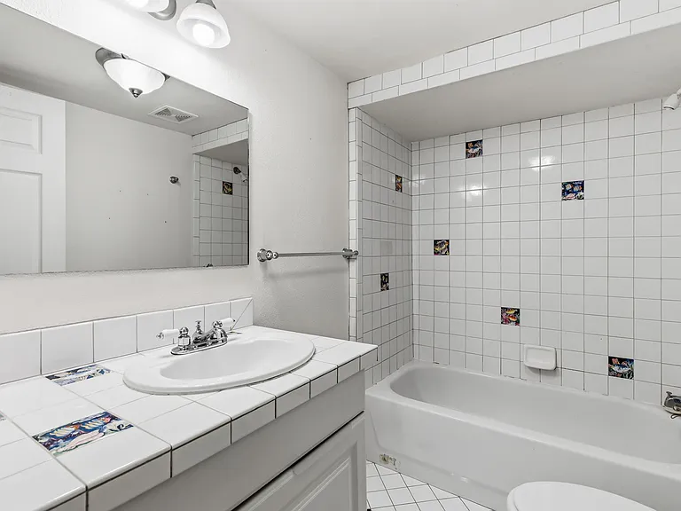 2034 S Broxon St — Photo 12