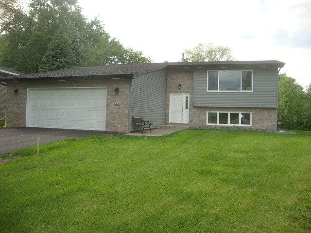 1st image of 1800 S Meadowwood Ct