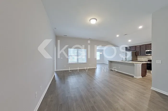 3 bed, 2.0 bath, 1470 sqft, $1,895 — Photo 3