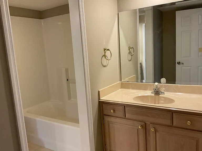 100-105 Regency Park Dr — Photo 6