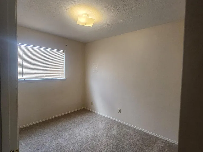 12205 Eric Ct NE #C — Photo 8