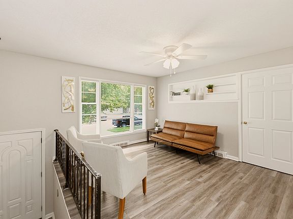 3rd image of 2034 W Rita Ave