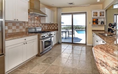  Well equipped kitchen with gas for cooking 