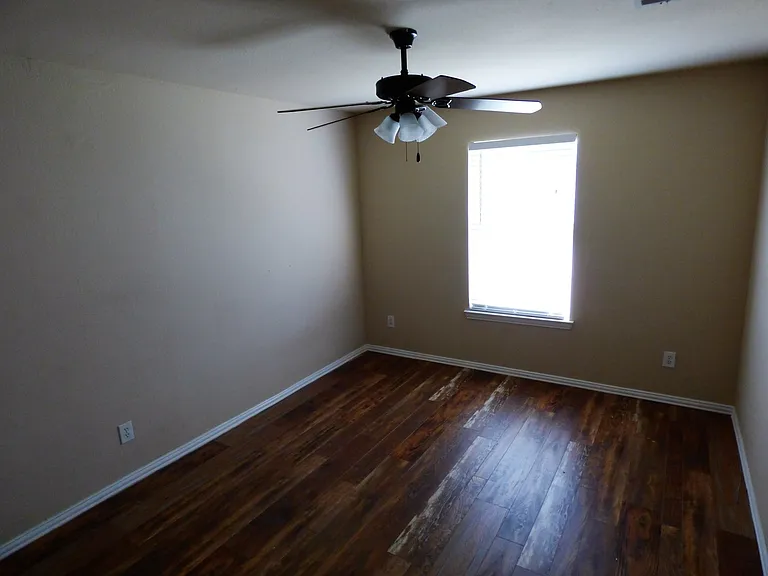 5001 Lake Crest Dr — Photo 9