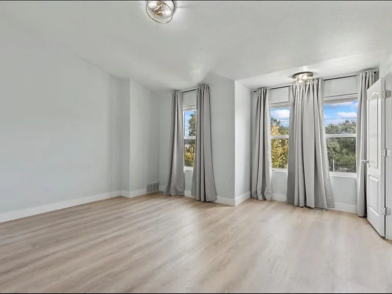 3717 S Gowan Ln — Photo 16