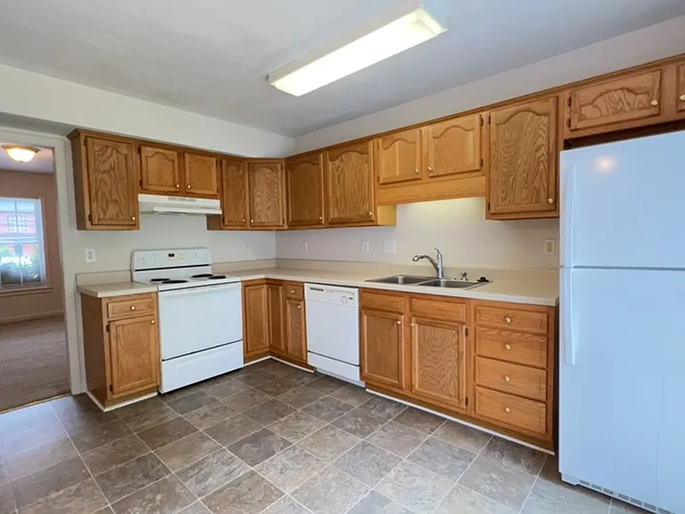220-240 E Augusta Ave — Photo 5