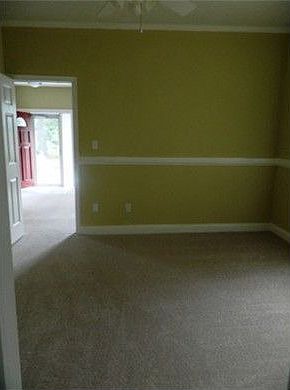 5th image of 2228 Greenwood Dr