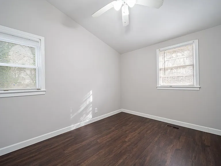 976 McKay Dr SE — Photo 24