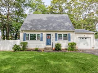 29 Bedford Ave, Mastic, NY 11950