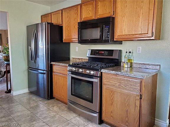 5th image of 899 Linn Ln