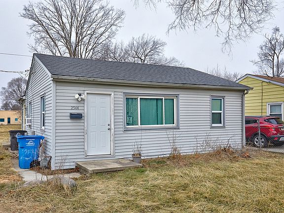 2nd image of 2544 Vale St