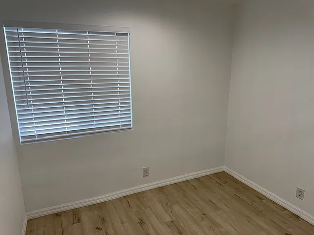 557 Roberta Ave — Photo 9