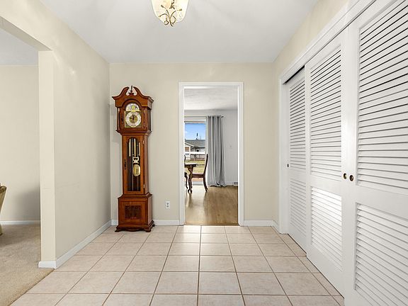 5th image of 1013 W Beech St