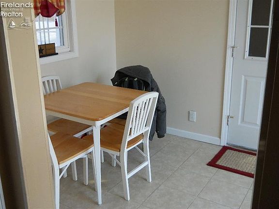 5th image of 206 W Cayuga Trl