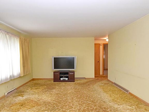 2nd image of 110 Thistle Lea