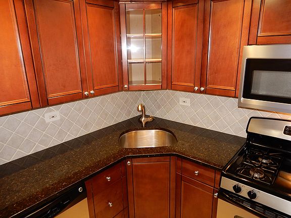 4th image of 328 Wisconsin Ave APT 2D
