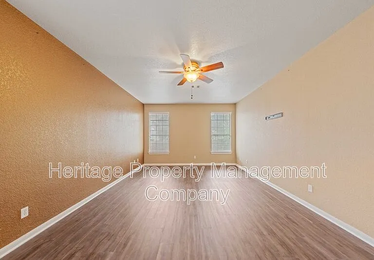141 Springtree Blf — Photo 18