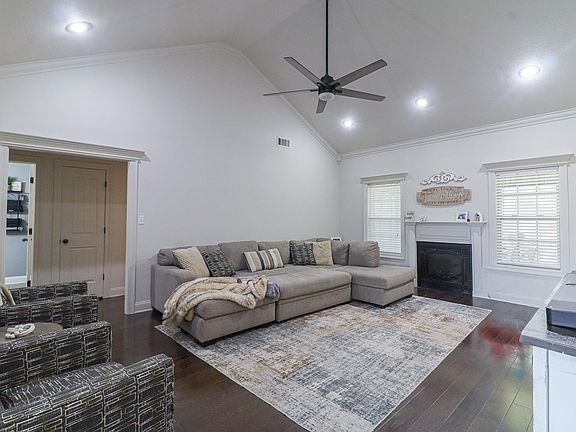 2nd image of 4801 Thistle Way