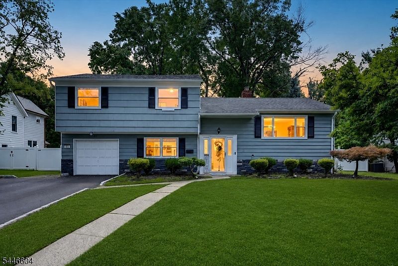 1st image of 105 Summit Ct