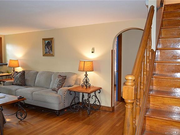 4th image of 86 Brookfield Dr