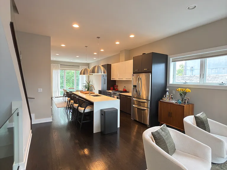 733 N Elizabeth St #2 — Photo 3