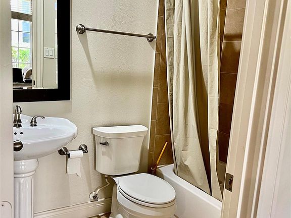 5th image of 3255 Maxroy St