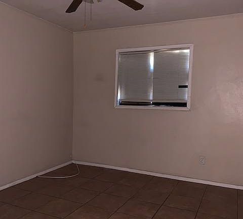 5th image of 2056 E La Mesa St