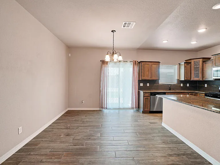 852 Lemington St — Photo 15