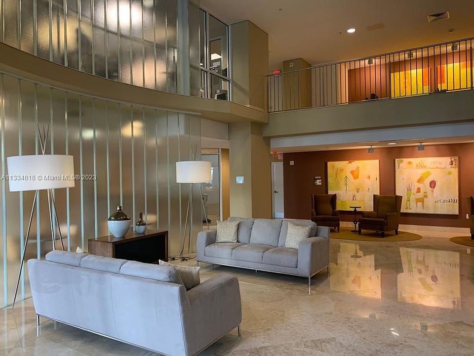1st image of 511 SE 5th Ave APT 815