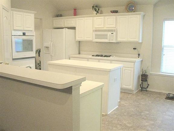 4th image of 2102 Walnut Creek Trl
