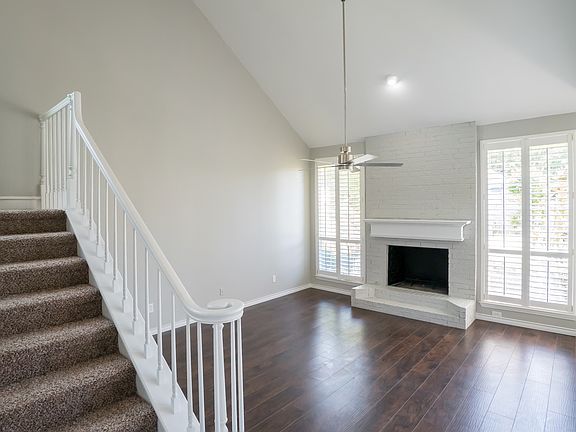 4th image of 728 Robin Meadow Dr