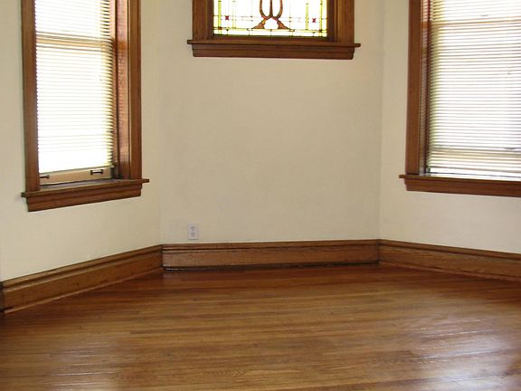 3rd image of 1912 W Wilson Ave #1W