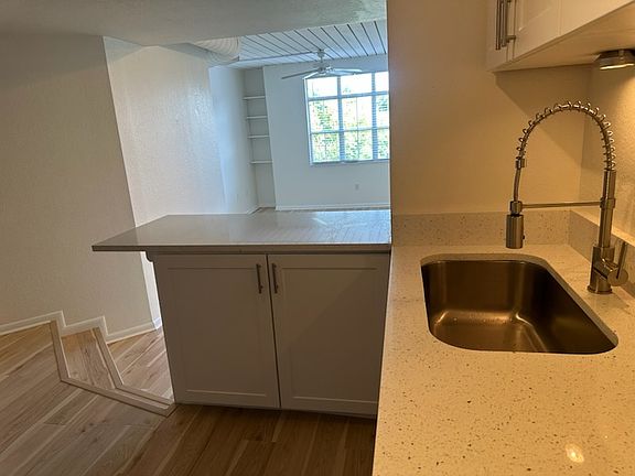 3rd image of 2331 W Horatio St Unit 620