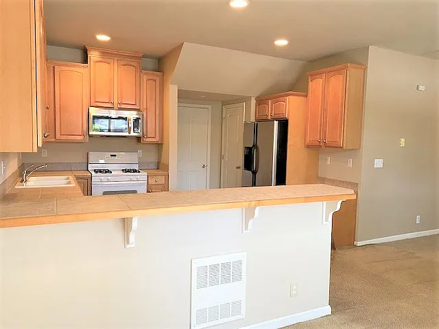 1407 NE 166th Ct — Photo 7