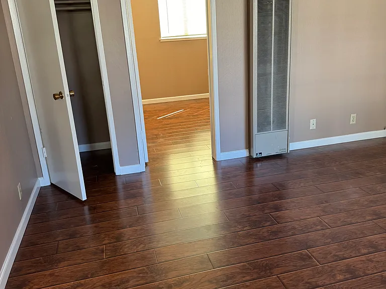 Familly room, coat closet