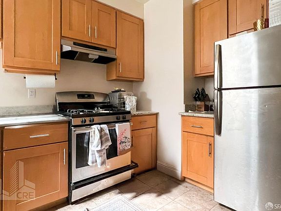 2nd image of 1090 Jackson St