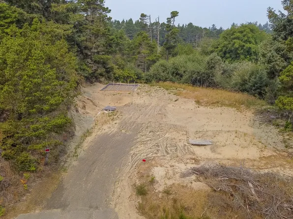 88230 Leeward Dr, Florence, OR 97439