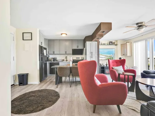 92-29 Queens Boulevard image 1 of 14