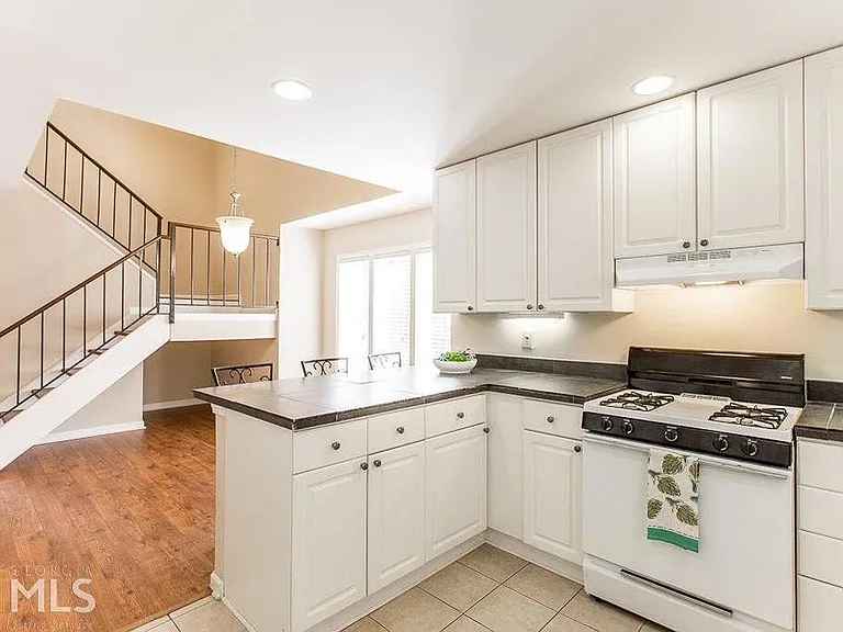 2048 Powers Ferry Trce SE — Photo 8