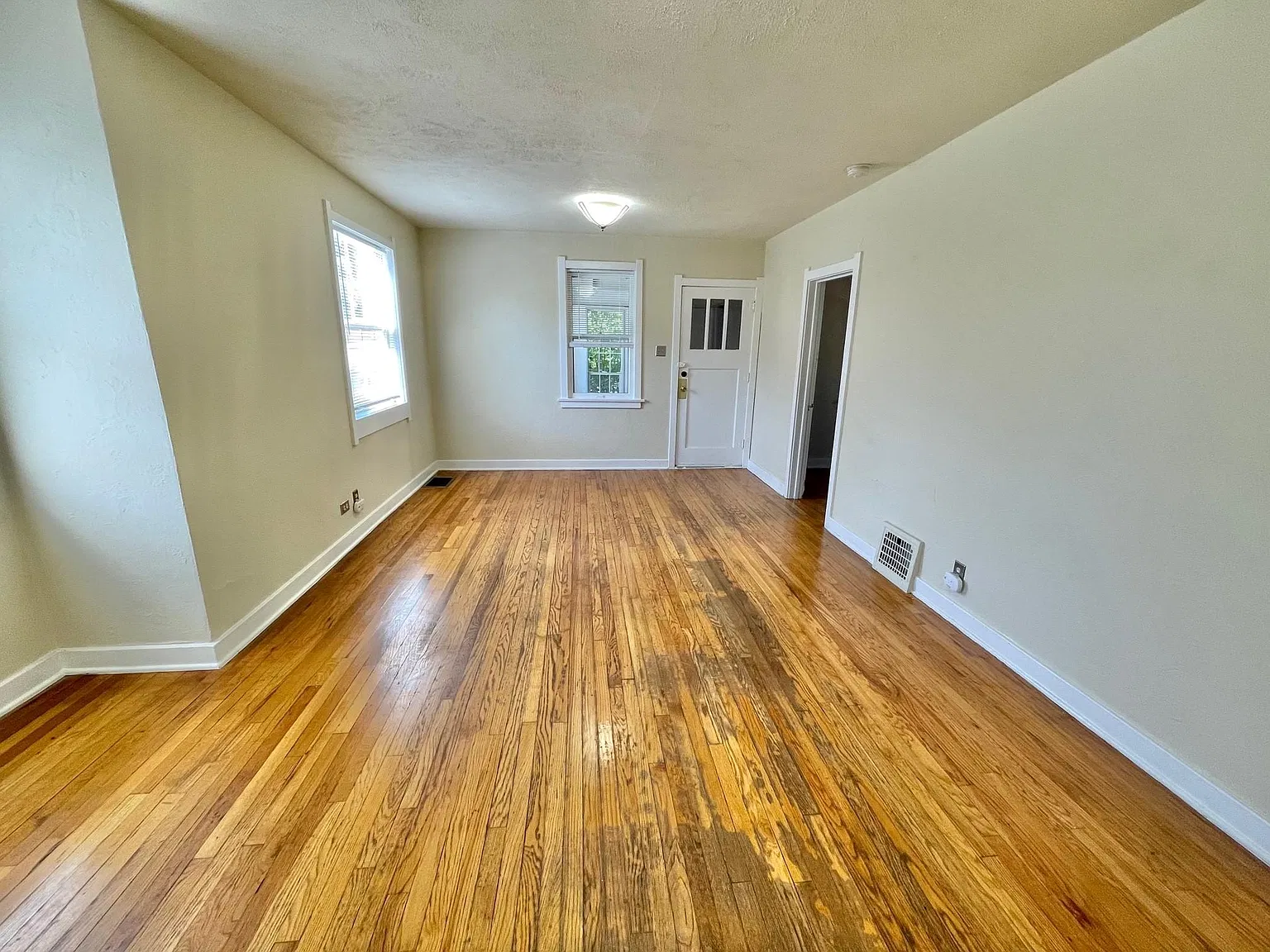 3 bed, 1552 sqft, $2,300 — Photo 3