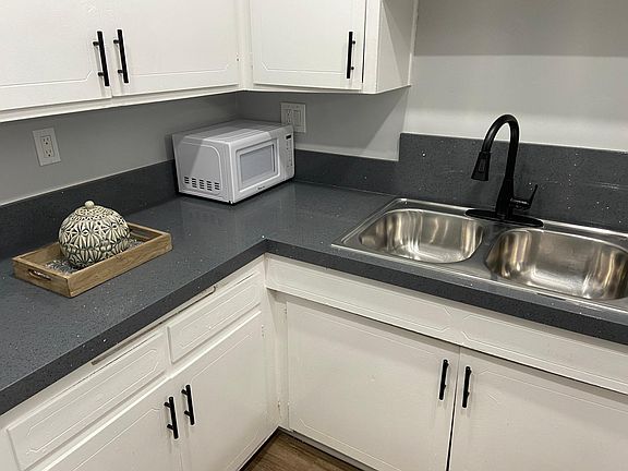 3rd image of 7152 Fenway Dr APT 15