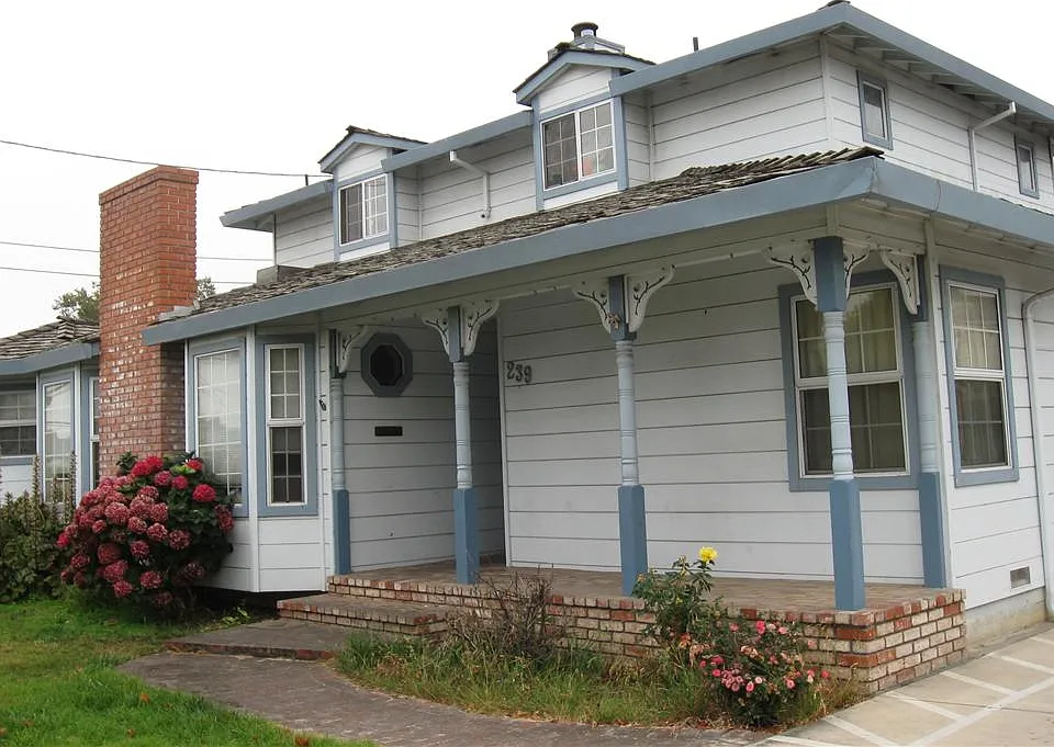239 Clay St #6