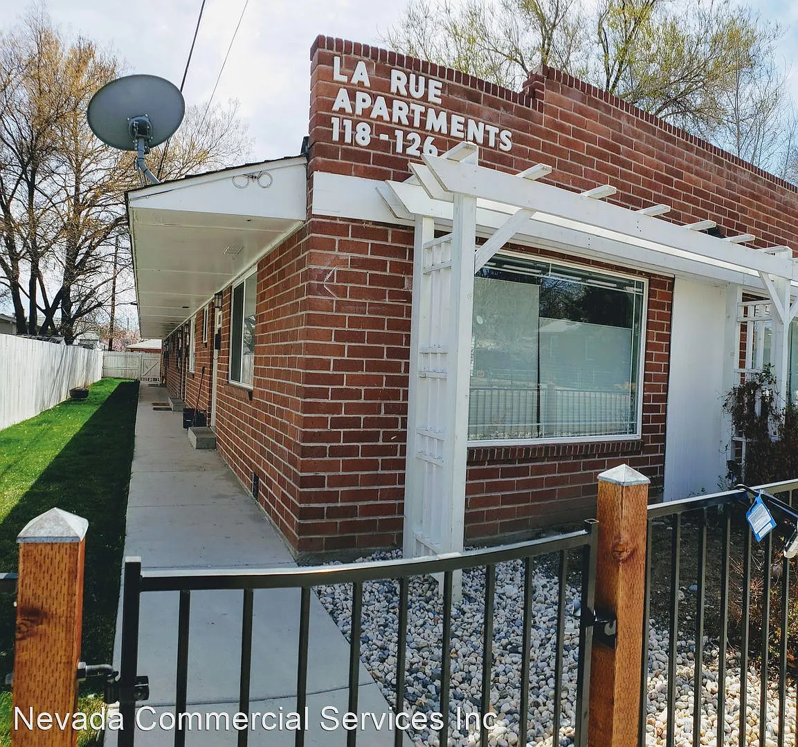 120 La Rue Ave #9733211 photo 1