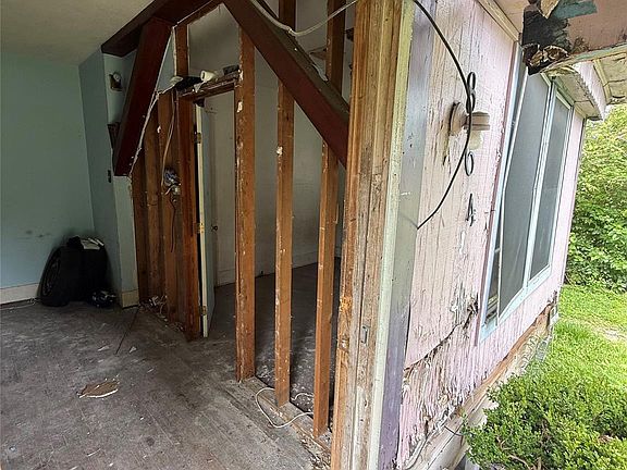 4th image of 864 Granville Dr