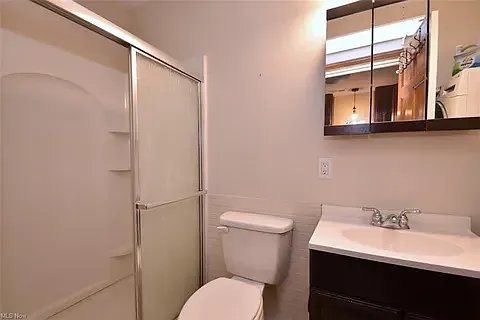 825 Robinson Ave — Photo 7