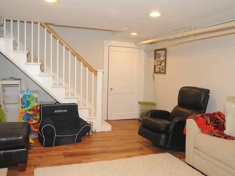 106 Upland Ave — Photo 29