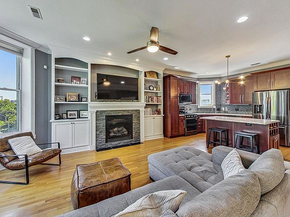 3rd image of 5206 N Winthrop Ave APT 4