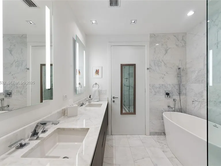 1451 Brickell Ave #4002 — Photo 3