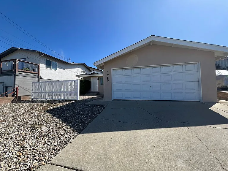 1250 Bolton Dr — Photo 2